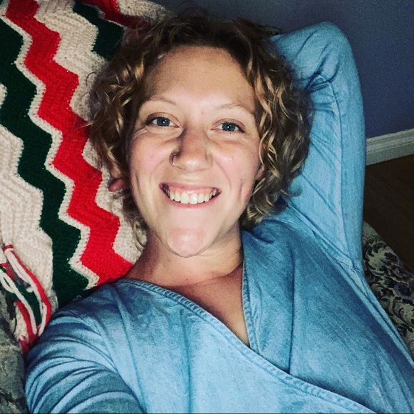 Meet your Posher, Cassandra - Picture 1 of 1